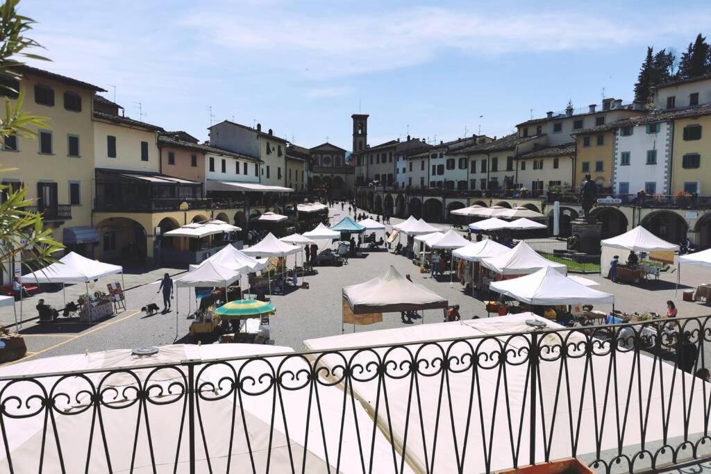 Appartamento Casa Alda - magica vista sulla Piazza di Greve Greve in Chianti Esterno foto